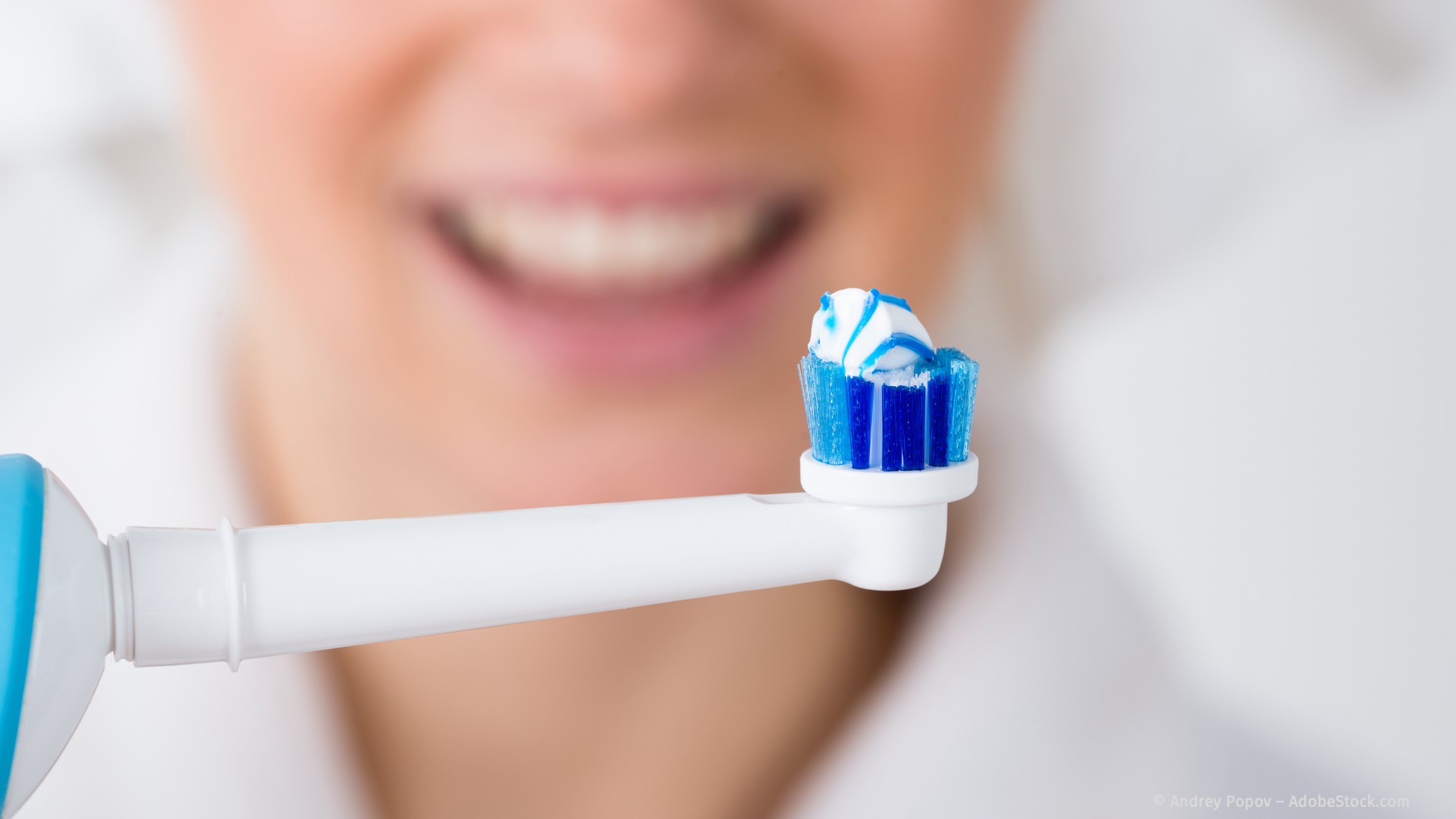 Gute Mundpflege: längere Haltbarkeit von Implantaten